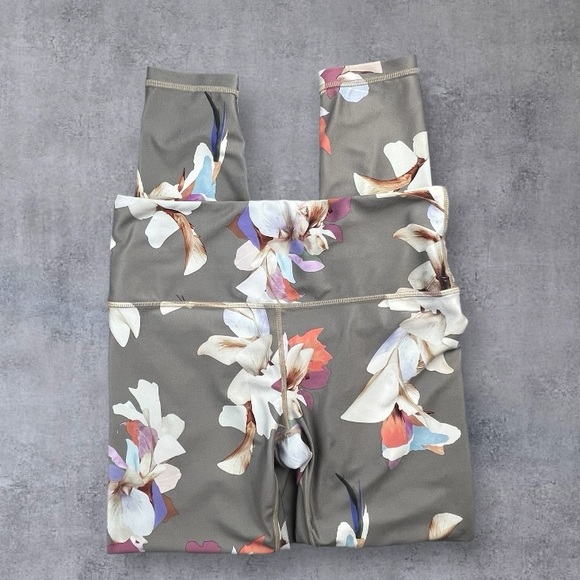 Athleta Gray Floral Elation Paradise 7/8 Tight Yoga Gym Fitness Pants Sz: Small - Picture 4 of 12